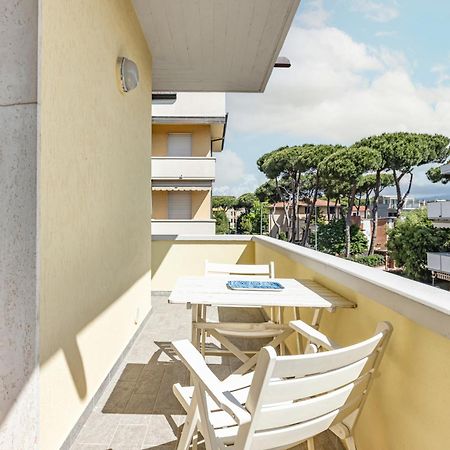 Comfy Apartment With Private Parking Near The Beach! Viareggio Exteriör bild
