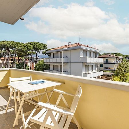Comfy Apartment With Private Parking Near The Beach! Viareggio Exteriör bild