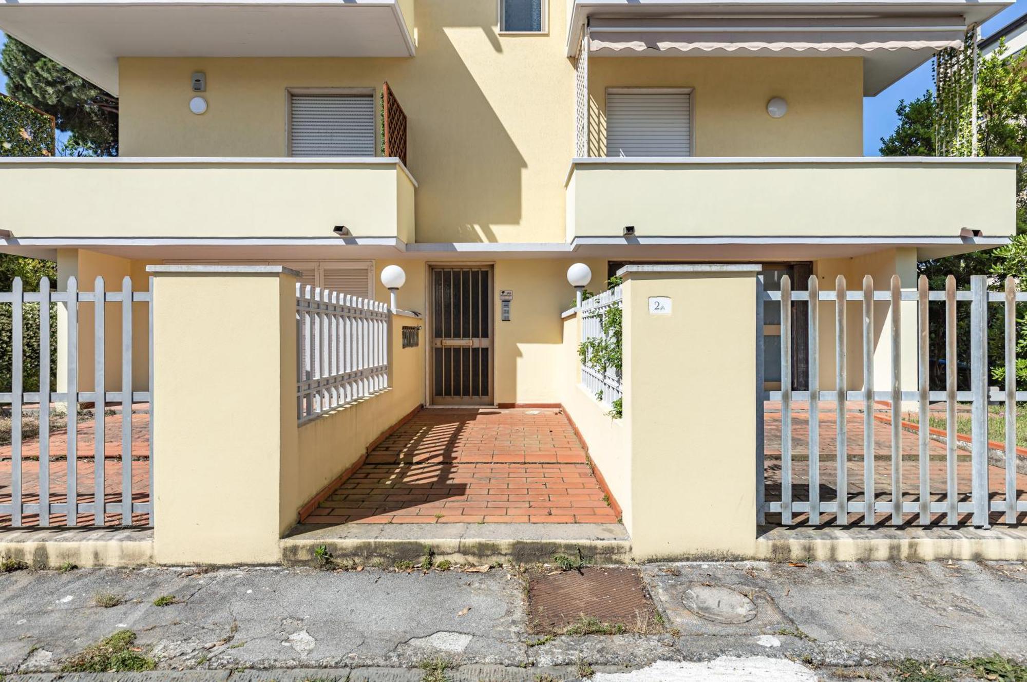 Comfy Apartment With Private Parking Near The Beach! Viareggio Exteriör bild