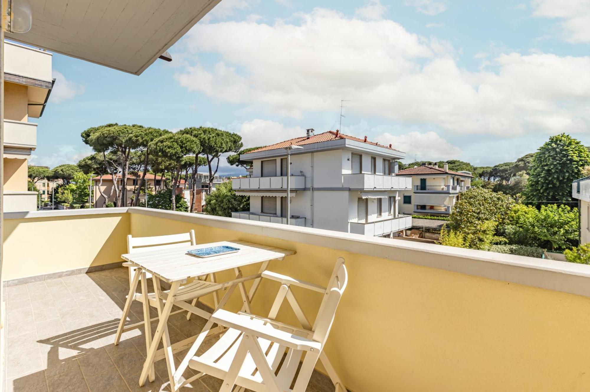 Comfy Apartment With Private Parking Near The Beach! Viareggio Exteriör bild